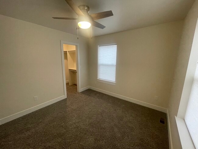 Dormitorio 1 - 227 N El Paso St