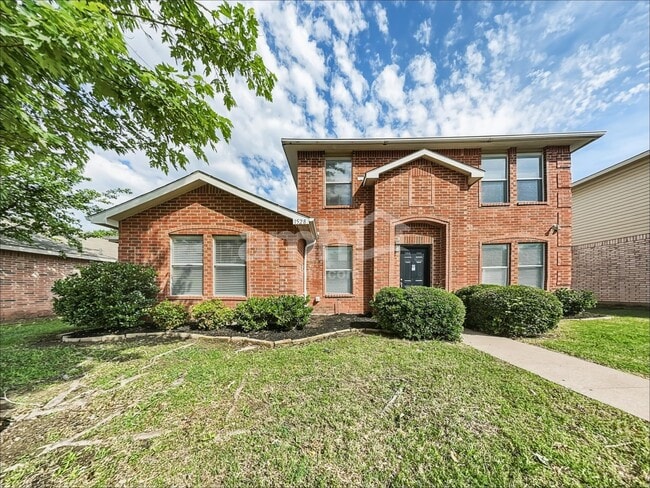 Building Photo - 1528 Englewood Dr