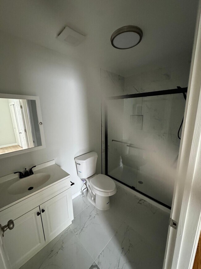 Foto del edificio - 74 Kenmore Ave