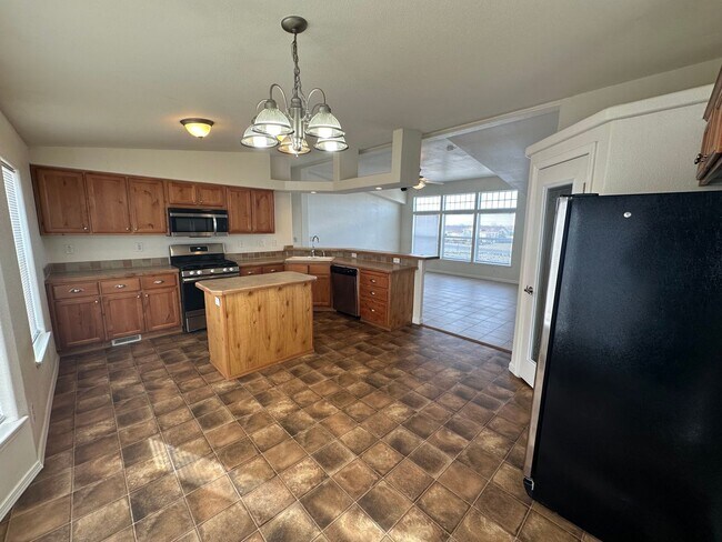 Foto del edificio - 3 bedrooms, 2 baths, manufactured home on ...