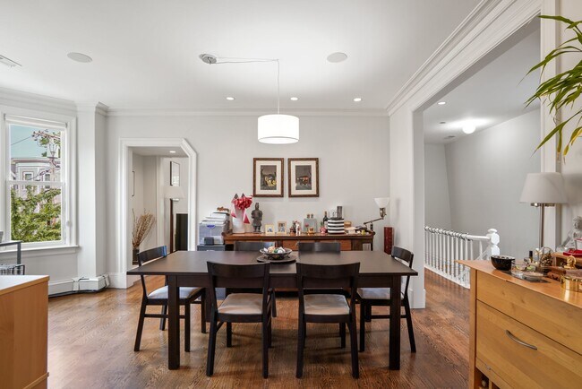Building Photo - 619 Franklin St
