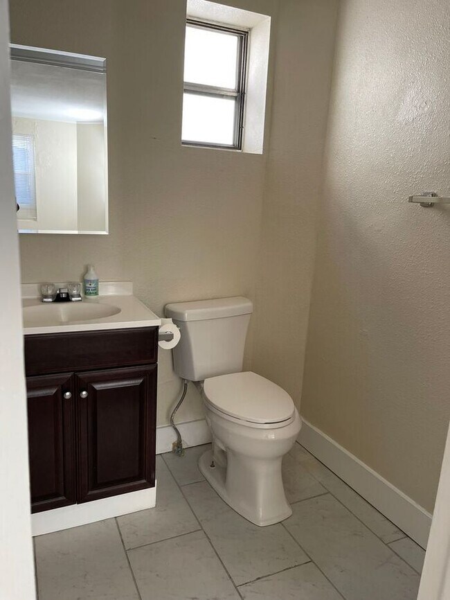 Foto del edificio - Perfect location for a 2 bedroom-1 bathroo...