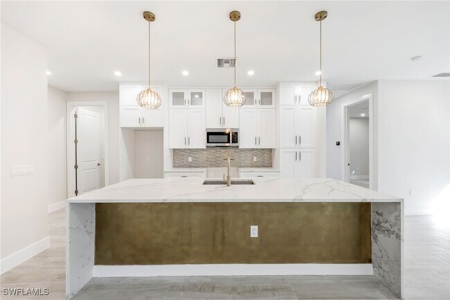 Foto del edificio - 4672 25th Ave SW