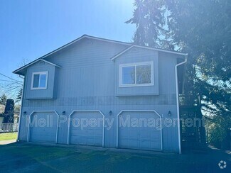 Building Photo - 1836 Summit Dr