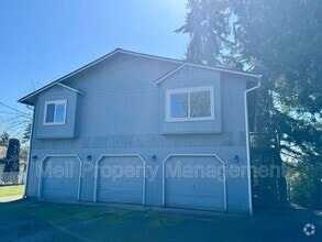 Building Photo - 1836 Summit Dr
