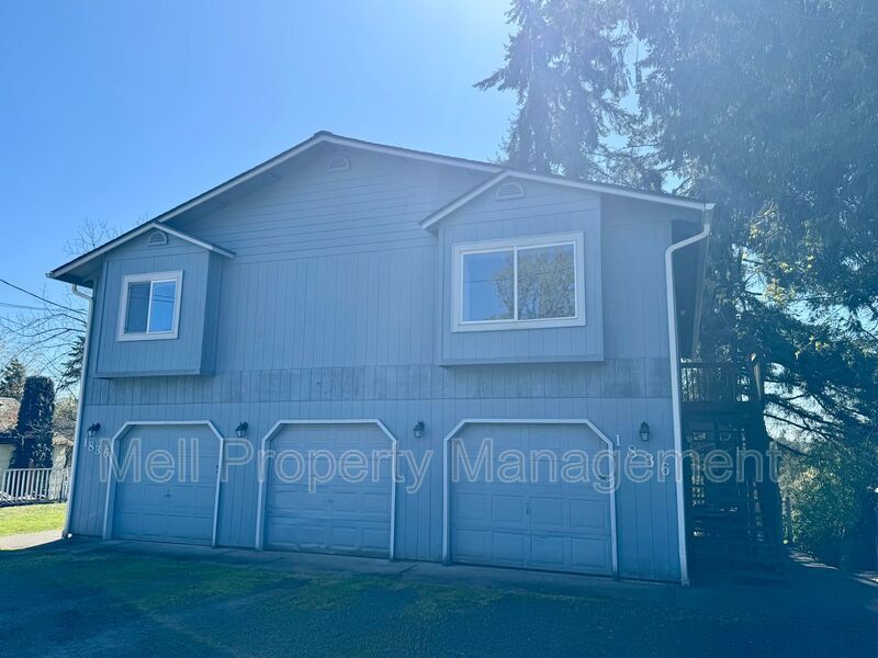 Primary Photo - 1836 Summit Dr