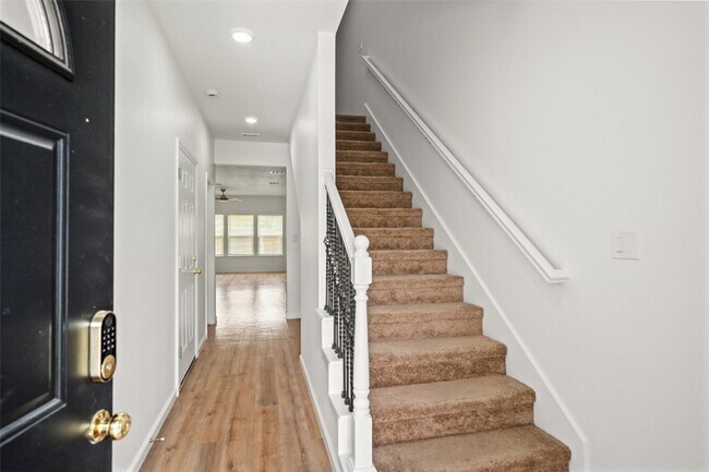 Photo - 6719 Roanoke St Apartment