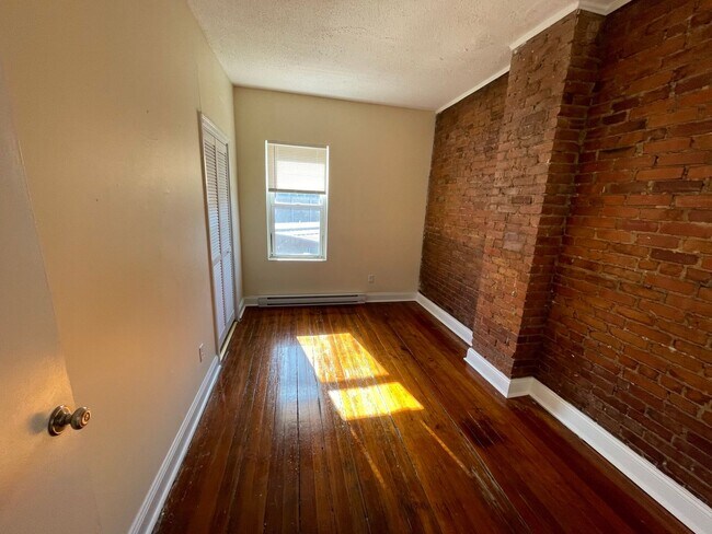 Building Photo - Cozy 2 bedroom