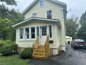 Building Photo - 835 Inman St