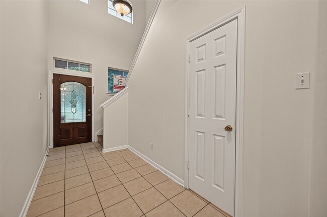 Building Photo - 119 Ledgestone Pl
