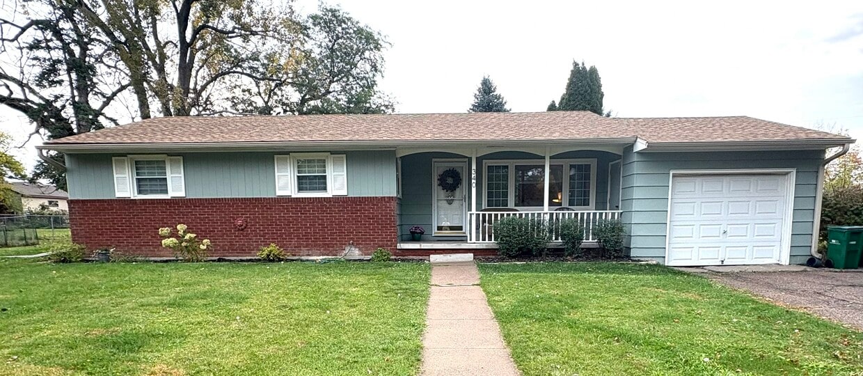 Foto principal - 340 12th St S