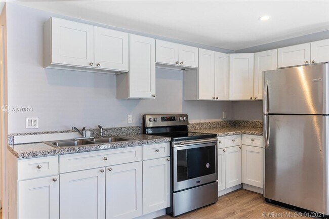 Foto del edificio - 2738 NW 28th St