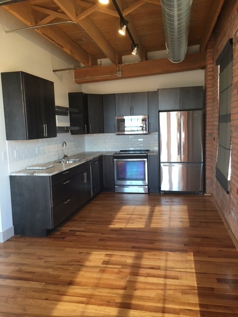 Kitchen - 146 S River Ave