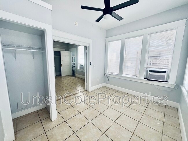 Building Photo - 419 4th St N