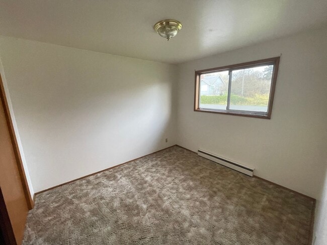 Foto del edificio - Moore (1371 SE 9th Ave &amp; 1370 SE 10th Ct.)