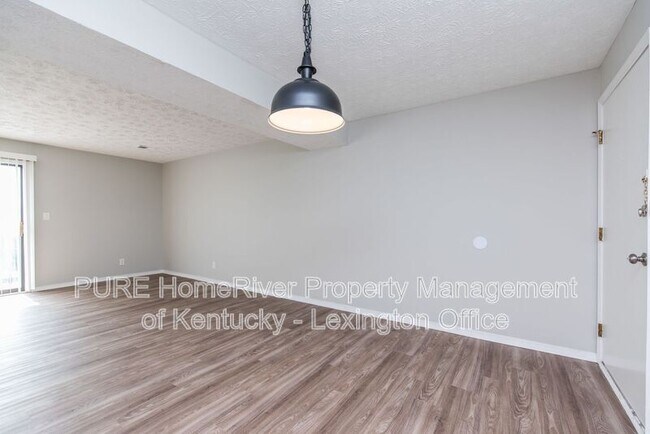 Foto del edificio - 360 Redding Rd