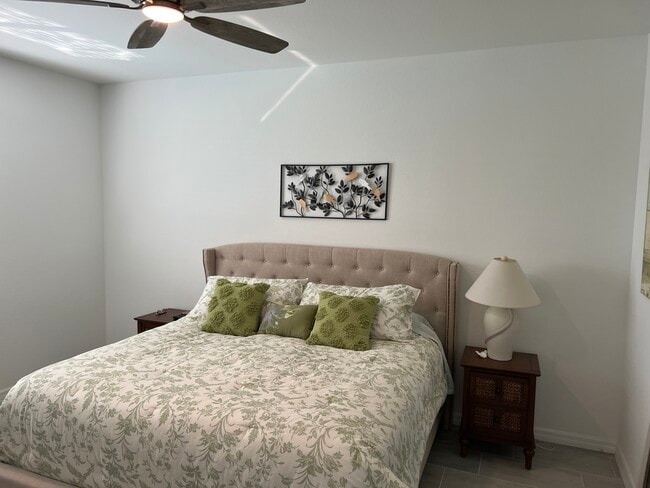 Main suite, King - 11269 Shady Blossom Dr