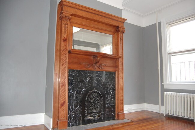Building Photo - 391 Van Duzer St