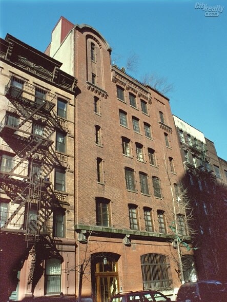 Primary Photo - 131 Perry St