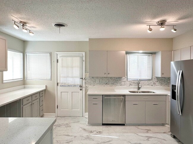 Foto del edificio - 141 N White Station Rd