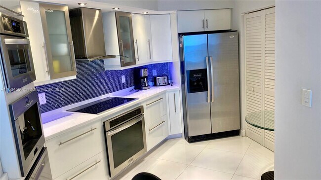 Foto del edificio - 16699 Collins Ave