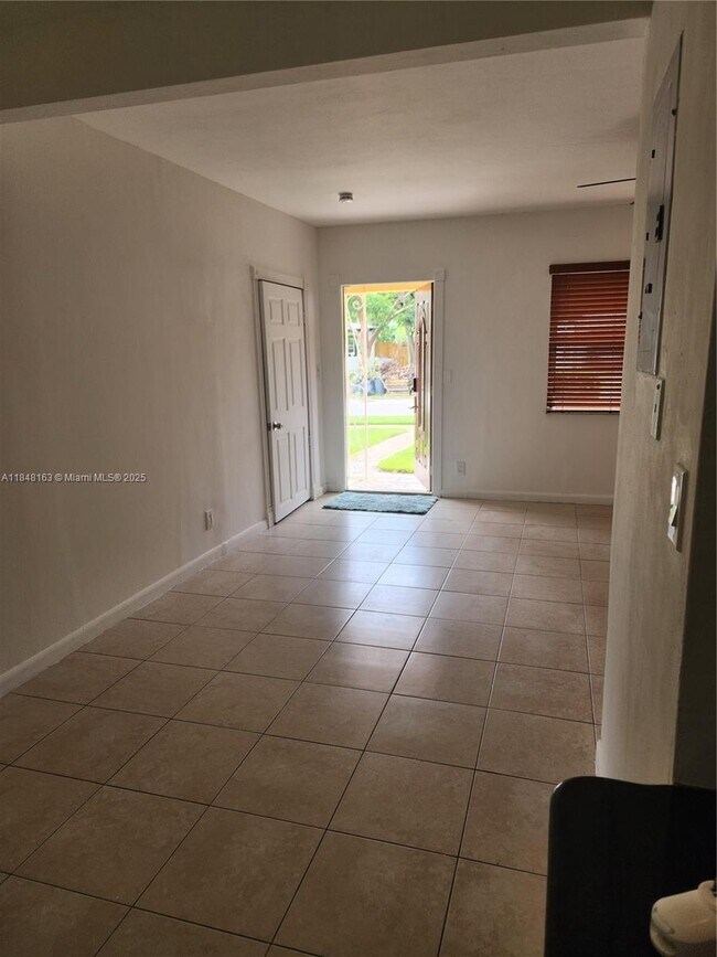 Foto del edificio - 1641 SW 22nd Ave