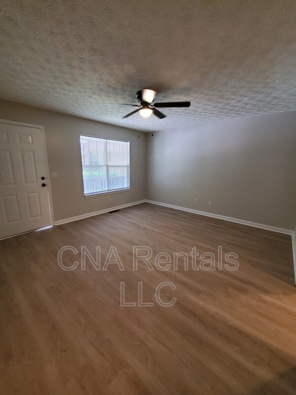 Building Photo - 215 Green Acre Ln