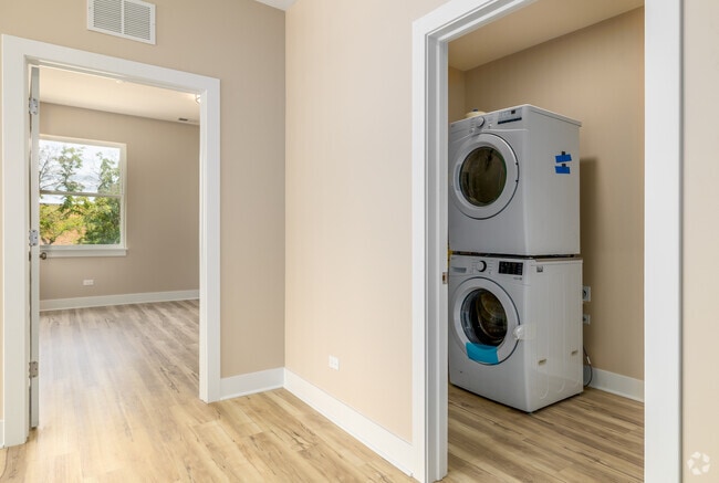 2BR, 1BA - 917SF - Laundry - 400 S Main Pl