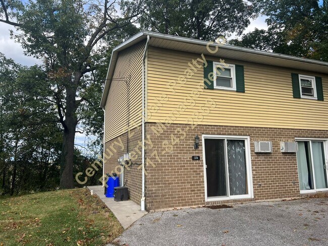 Foto del edificio - 2BR, 1.5 Bath home in Dallastown School Di...