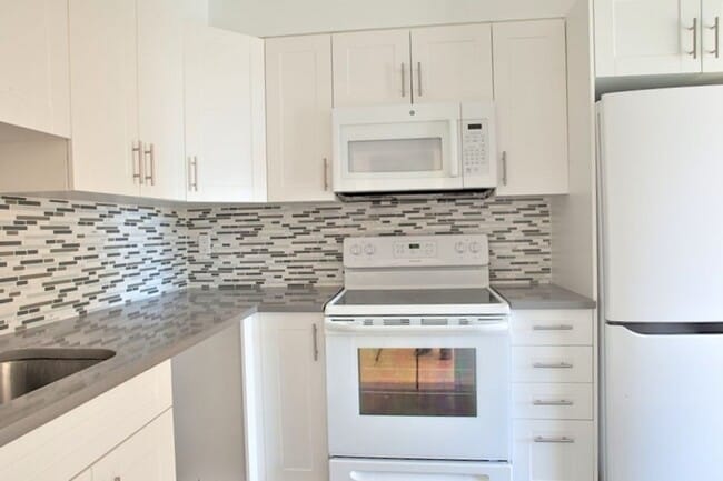 Building Photo - 4555 Av. Bonavista
