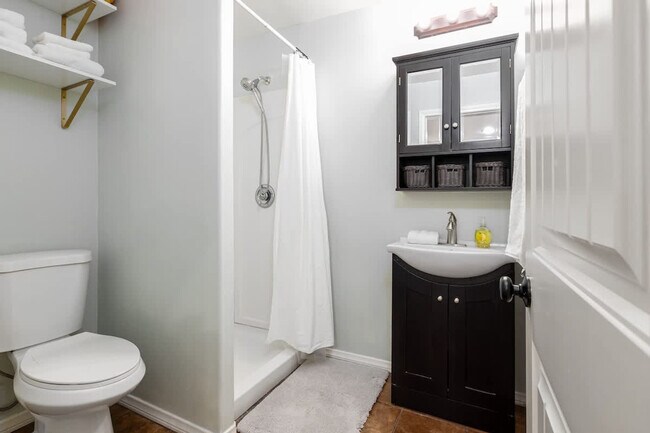 Foto del edificio - 722 Arbuckle Pl