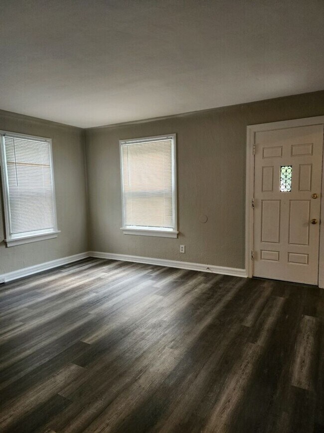 Foto del edificio - 2537 Tyrell Dr