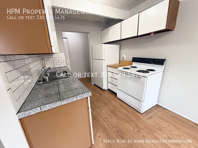 Foto del edificio - 16112 Maple Heights Blvd
