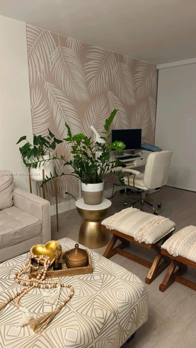 Building Photo - 1811 Sabal Palm Dr