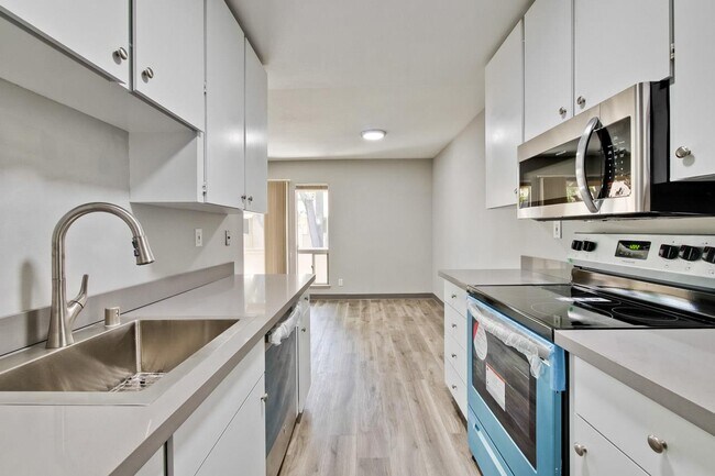 Foto del edificio - 2466 W Bayshore Rd