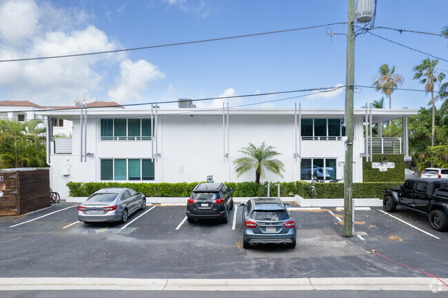 Building Photo - Island Club