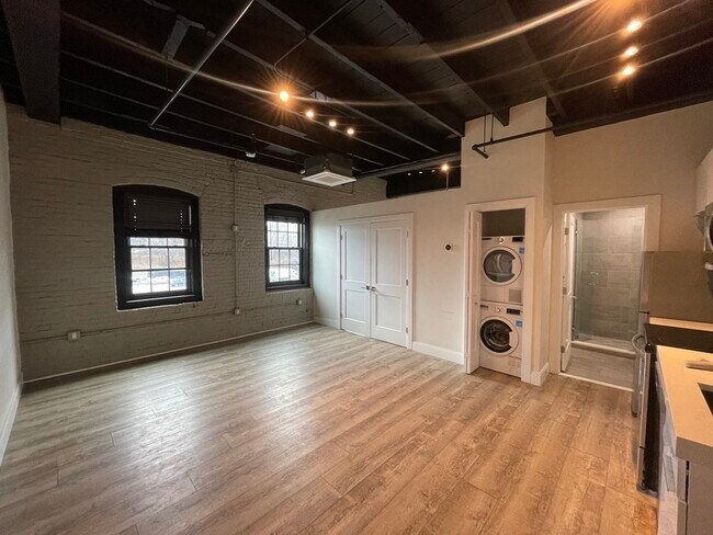 Building Photo - 28 Water St