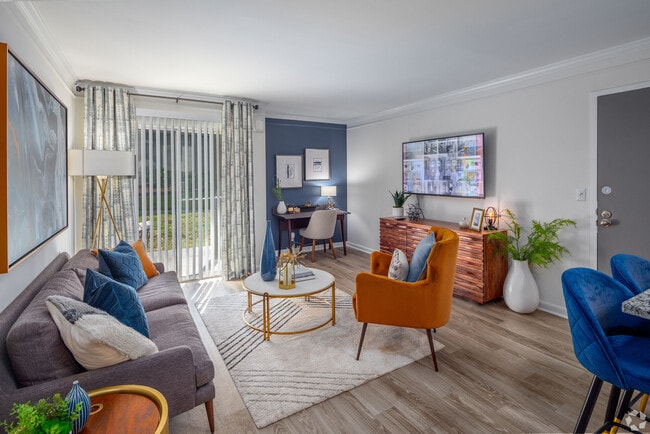 Building Photo - Vetra West End