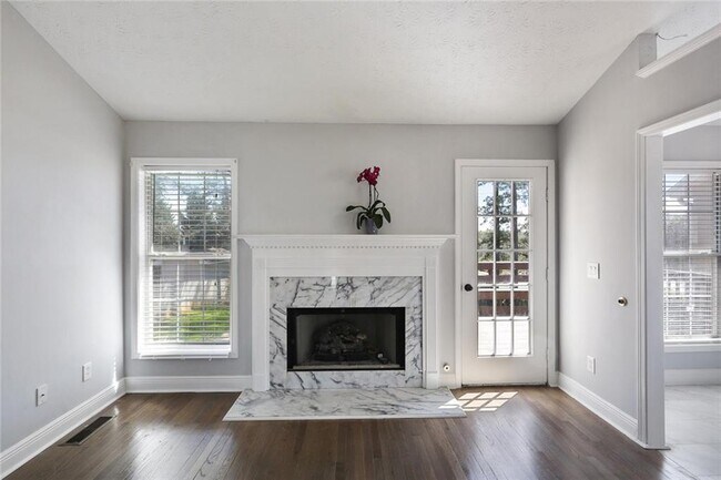 Foto del edificio - 4210 Hopkins Bluff Way