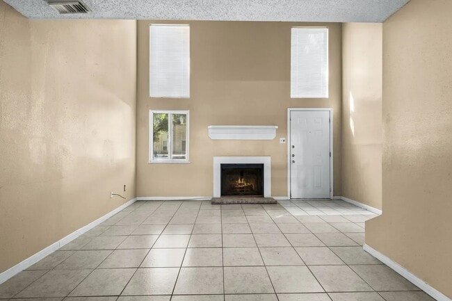 Building Photo - 2137 Shiveley Cir