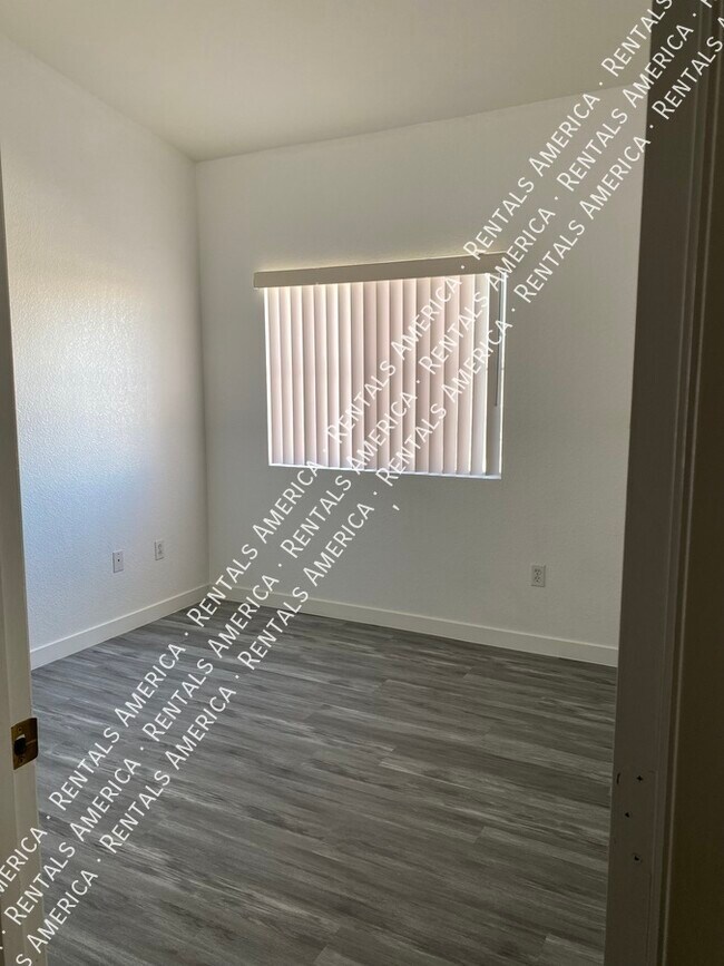 Foto del edificio - 401 Amber Pine St