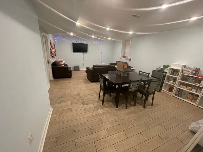 Photo - 1527-33 W Seybert St Apartment