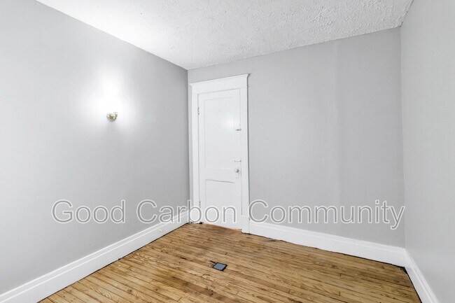 Foto del edificio - 1209 Hertel Ave
