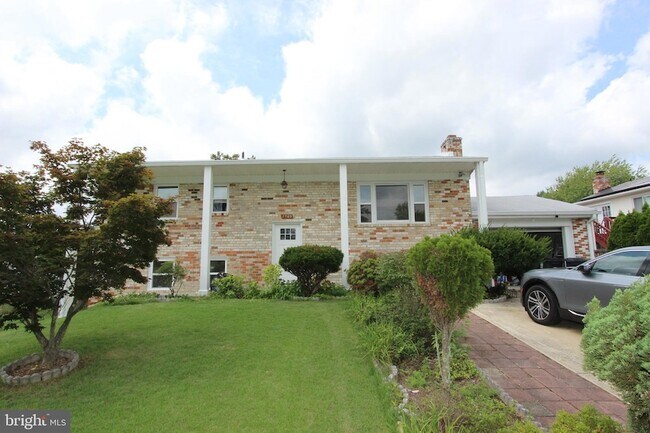 Foto del edificio - 7803 Woodbourne Ave