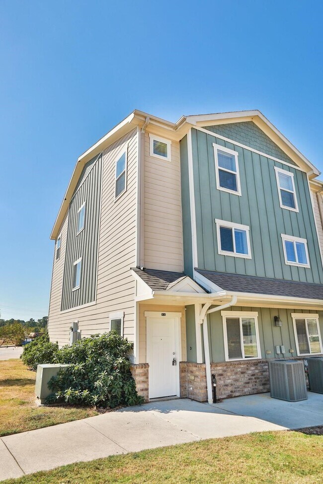 Foto del edificio - 12603 Telge Rd