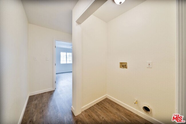 Foto del edificio - 7510 Avalon Blvd