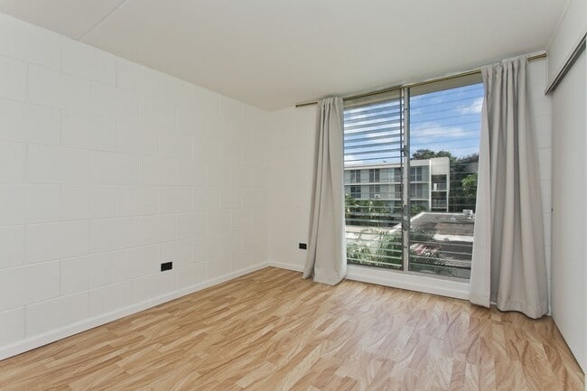 Foto del edificio - Beautiful 2 beds 1 bath  1 covered parking in Waialae, Honolulu