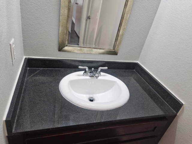 Foto principal - 616 City Ctr Wy