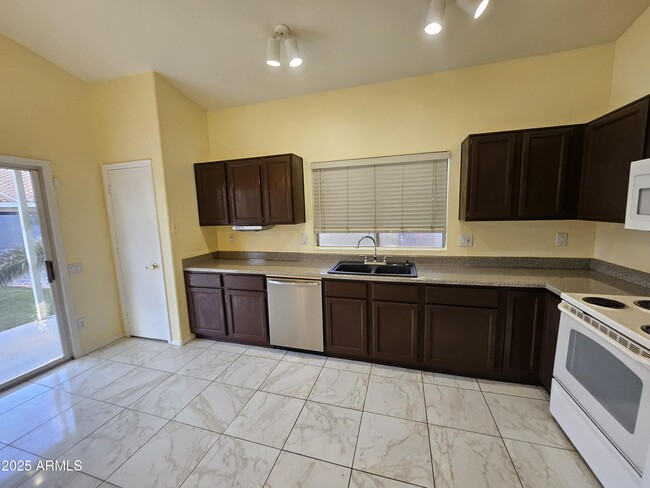 Building Photo - 4161 E Tanglewood Dr