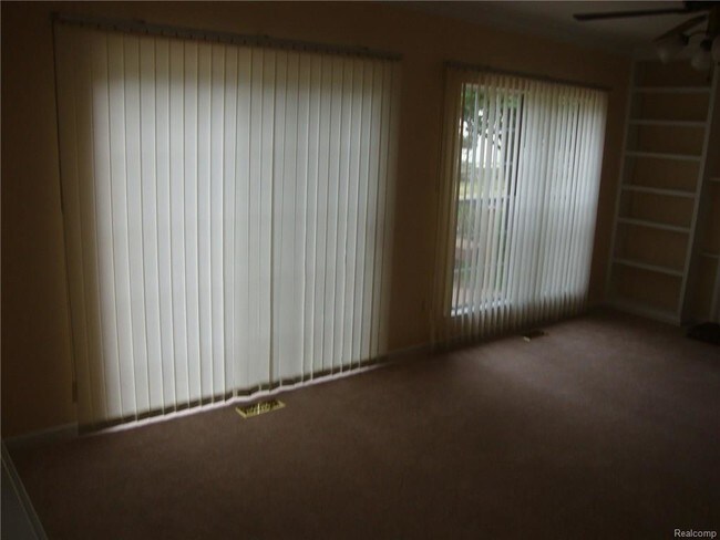 Building Photo - 445 Thornridge Dr